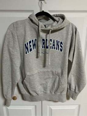 Light Gray New Orleans “The Big Easy” Pullover Hoodie in Navy Print Size S